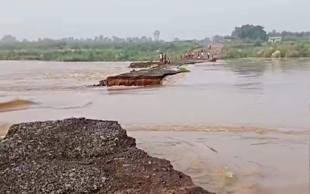 पश्चिम बर्दवान और बीरभूम में टूट गया अजय नदी का अस्थायी सेतु, हजारों लोगों का आवागमन हुआ बाधित