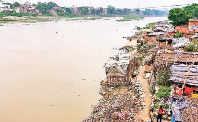Bihar Flood Alert: तेजी से बढ़ रहा बूढ़ी गंडक का जलस्तर, 86 गांवों के हजारों परिवार की नींद हराम, मंत्री के पत्र से भी नहीं बना काम