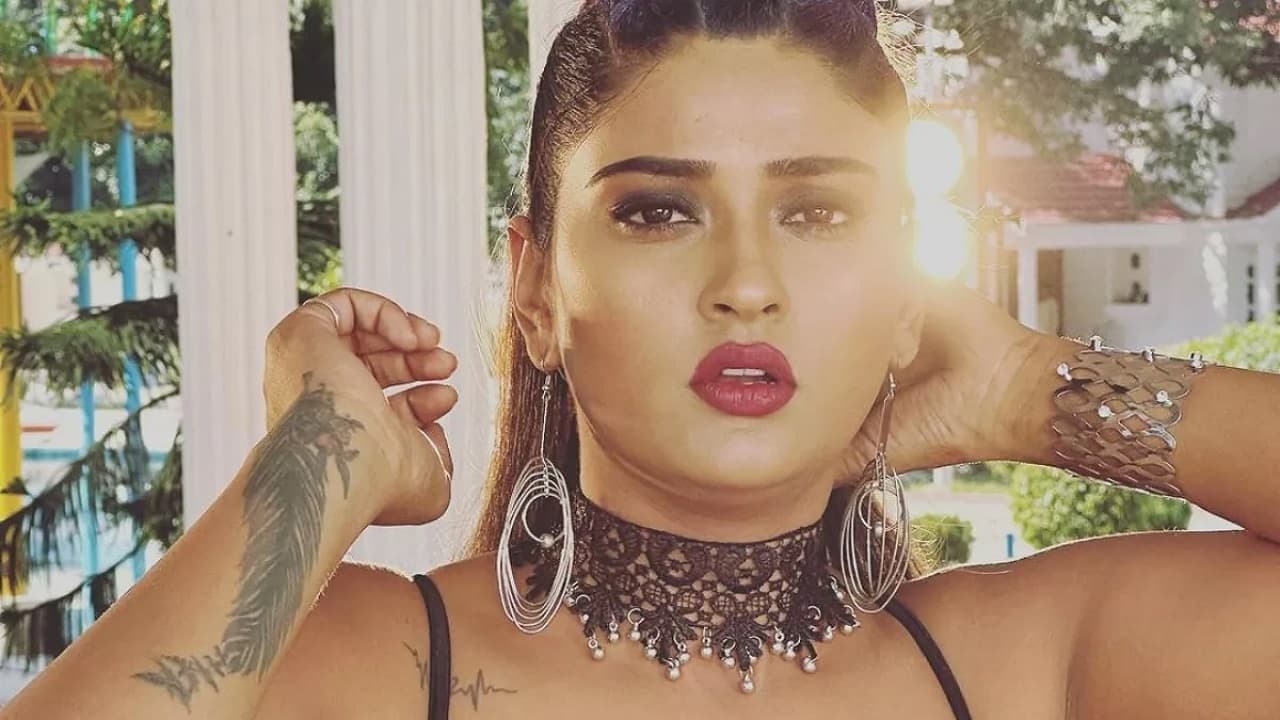 पवन सिंह के बाद आकांक्षा दुबे के परिवार को मिला BJP सांसद मनोज तिवारी का साथ, बोले- दोषी को मिले सजा