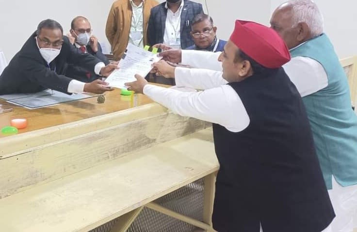 UP Election 2022: अखिलेश यादव ने करहल से किया नामांकन, मुलायम सिंह और समाजवादी का है गहरा नाता, पढ़ें