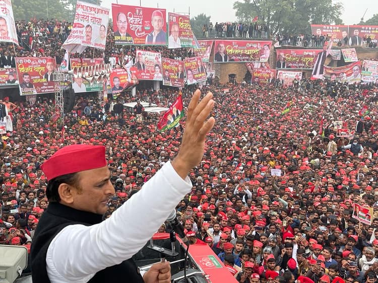 Akhilesh Yadav in Unnao: हादसे में साइकिल सवार की हुई मौत तो देंगे पांच लाख रुपये
