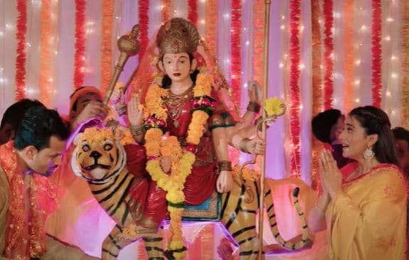 Akshara Singh Song: देवी मां से गुहार लगाती दिखी अक्षरा सिंह, नवरात्रि पर 'दिल की पुकार' गाना हो रहा वायरल
