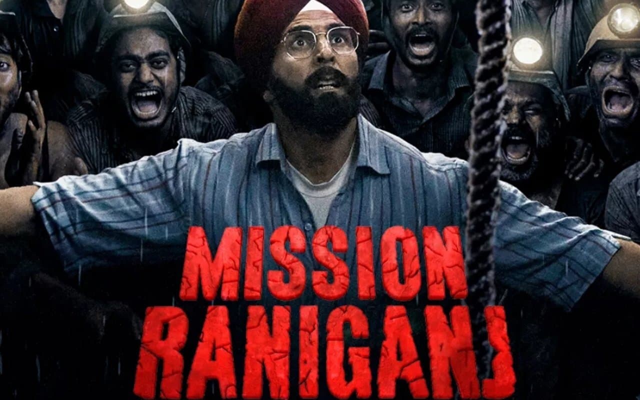 Mission Raniganj Trailer: 65 मजदूरों को रेस्क्यू करने की कहानी बयां करती है फिल्म, अक्षय दिखे दमदार रोल में