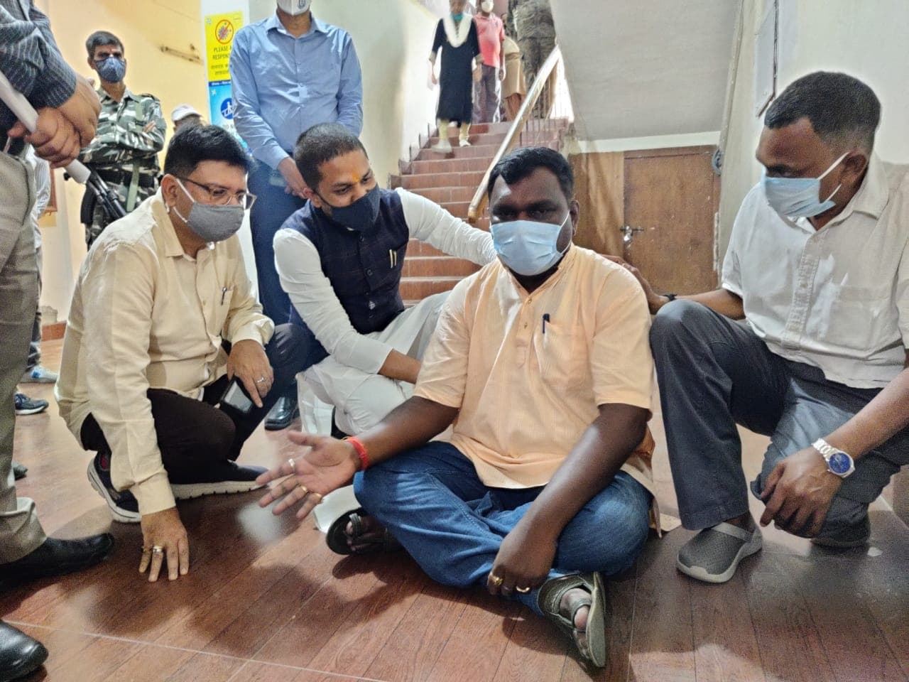 झारखंड के पूर्व मंत्री व बीजेपी विधायक अमर बाउरी ने CM हेमंत सोरेन पर साधा निशाना, लगाया ये आरोप, मुख्य सचिव ने दिया ये आश्वासन