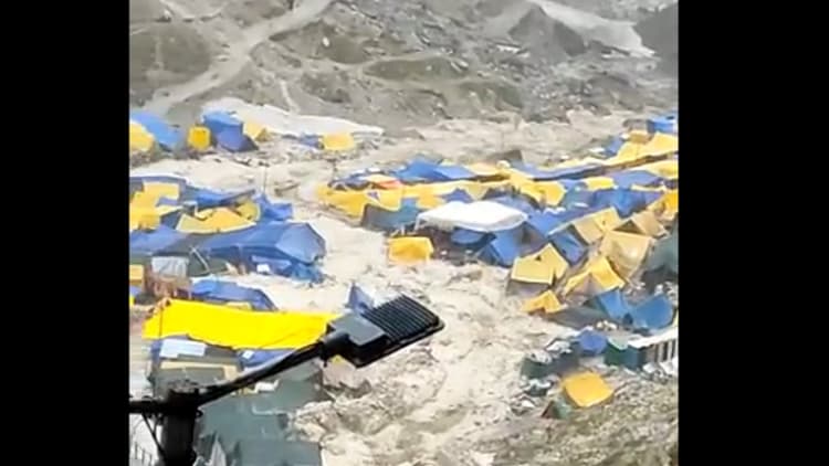 Amarnath Cave Cloud Burst: अमरनाथ गुफा के पास बादल फटा, 10 श्रद्धालुओं की मौत