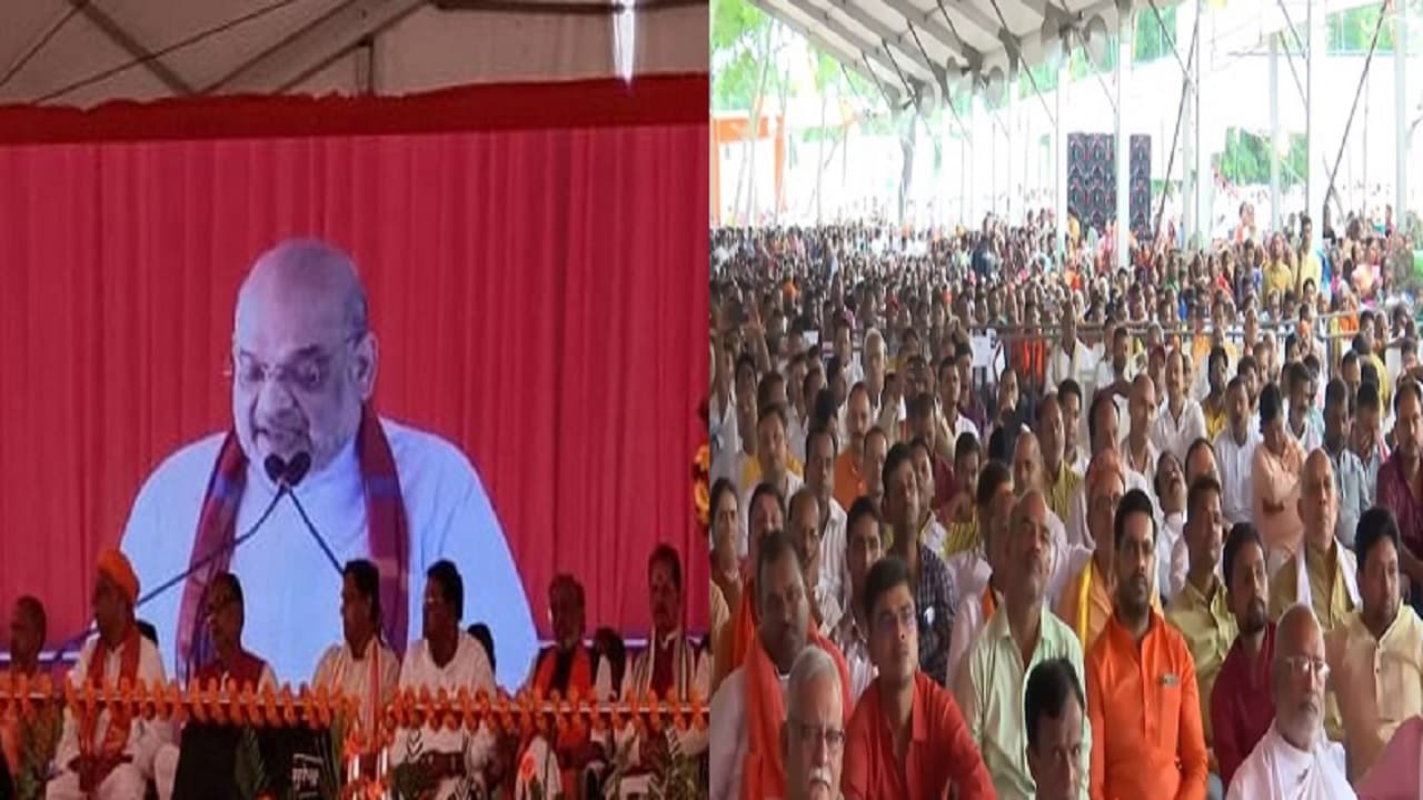 बिहार में अमित शाह के मंच से भोजपुरी के लिए बड़ी मांग, सांसद ने कहा- आठवीं अनुसूची में किया जाए शामिल...