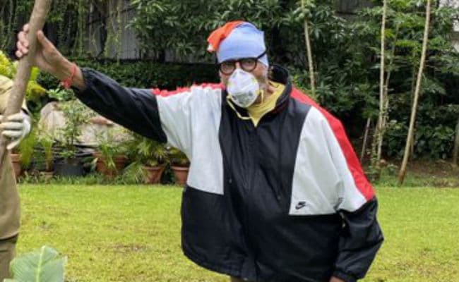 कोरोना से जंग जीतने के बाद पहली बार घर से बाहर दिखे अमिताभ बच्चन, वायरल हो रही ये PHOTOS