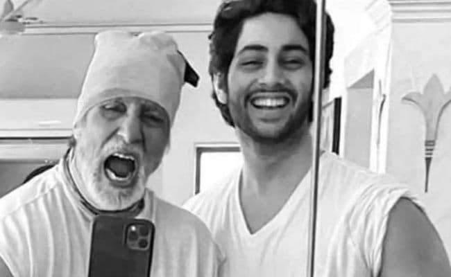 कोरोना को मात देकर घर लौटे अमिताभ बच्चन, 'Big B' की Covid-19 जांच रिपोर्ट आई निगेटिव