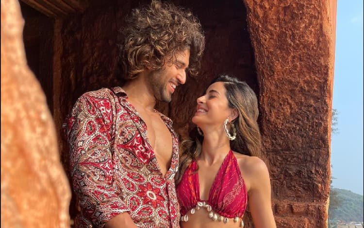 अनन्या पांडे ने विजय देवरकोंडा संग जमकर दिये पोज, ब्रालेट टॉप में बेहद हॉट दिखीं एक्ट्रेस, PICS