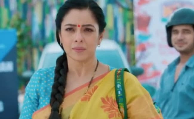 Anupama Written Update : इस बार अनुपमा की शाह परिवार में होगी आखिरी होली? होलिका दहन पर हुआ ये...