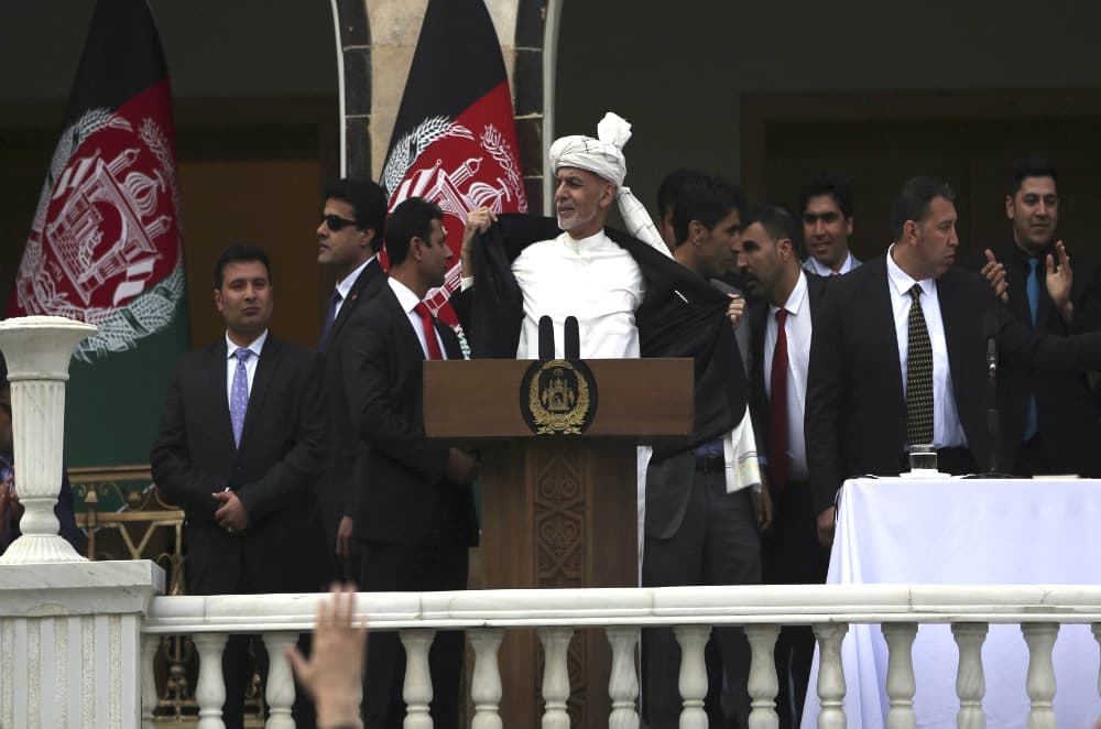 अफगानिस्तान : IS ने ली राष्ट्रपति महल के पास हमले की जिम्मेदारी, धमाकों के बीच दो राष्ट्रपतियों ने ली शपथ