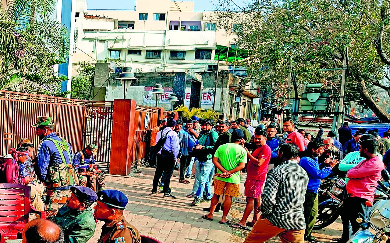 Jharkhand News: सुरक्षा मानक पर अनफिट हैं धनबाद शहर के अधिकांश अपार्टमेंट, जानें क्या है फ्लैट वालों की राय Jharkhand News: सुरक्षा मानक पर अनफिट हैं धनबाद शहर के अधिकांश अपार्टमेंट, जानें क्या है फ्लैट वालों की राय