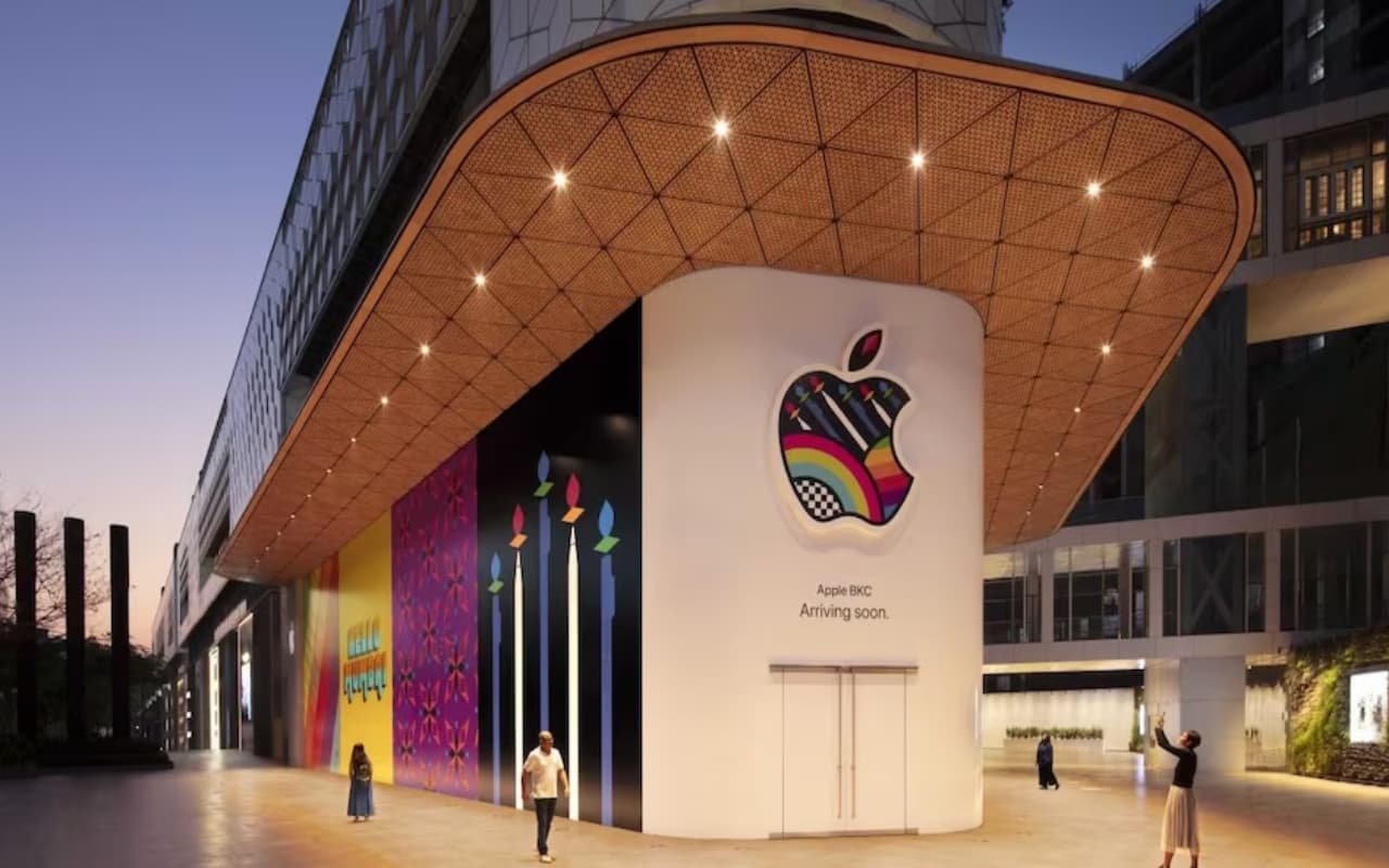 Apple Store: भारत में पहला ऐपल स्टोर दिल्ली और दूसरा मुंबई में इसी महीने खुलेगा Apple Store: भारत में पहला ऐपल स्टोर दिल्ली और दूसरा मुंबई में इसी महीने खुलेगा