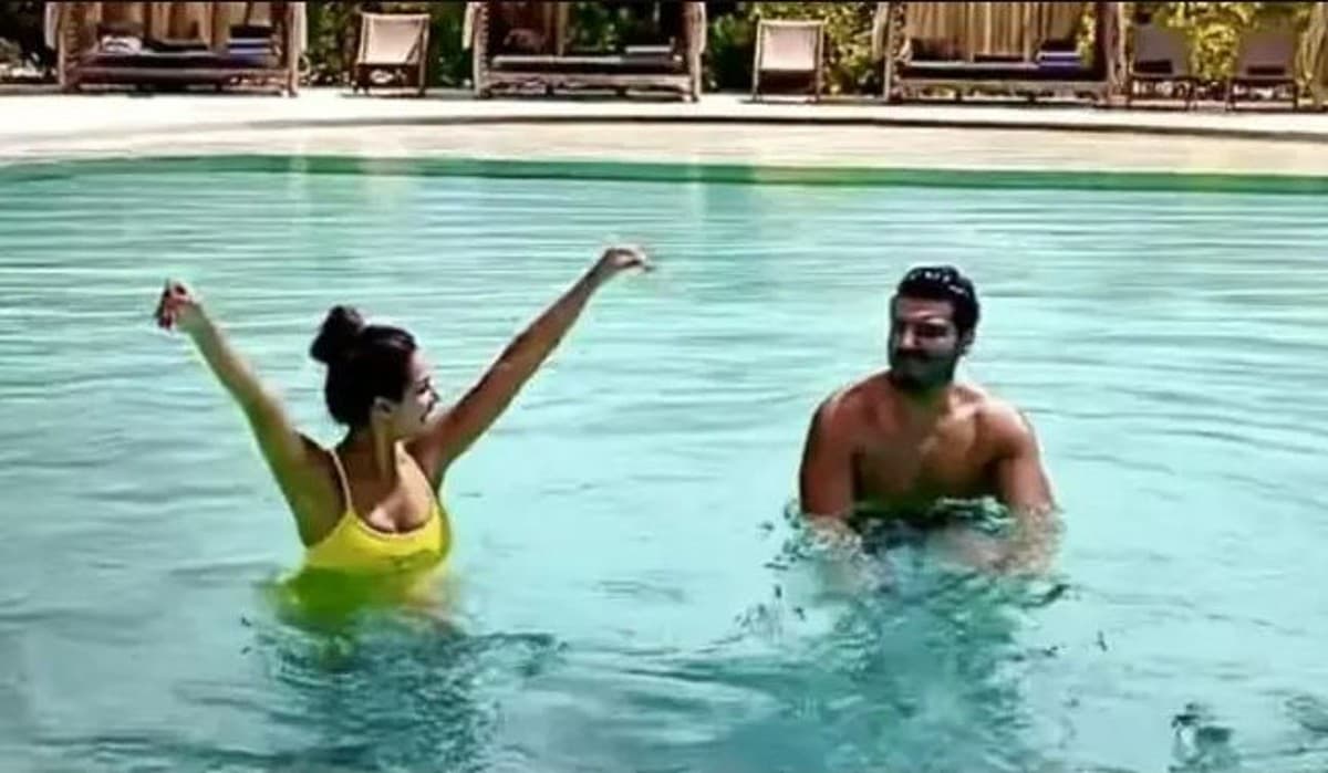 मलाइका अरोड़ा और अर्जुन कपूर ने पूल में किया वर्कआउट, वीडियो शेयर करते हुए एक्टर ने लिखा- जब गर्लफ्रेंड...