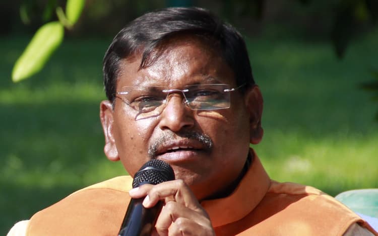 राष्ट्रपति पर अभद्र टिप्पणी करने वाले मंत्री को बर्खास्त करें ममता बनर्जी: केंद्रीय मंत्री अर्जुन मुंडा