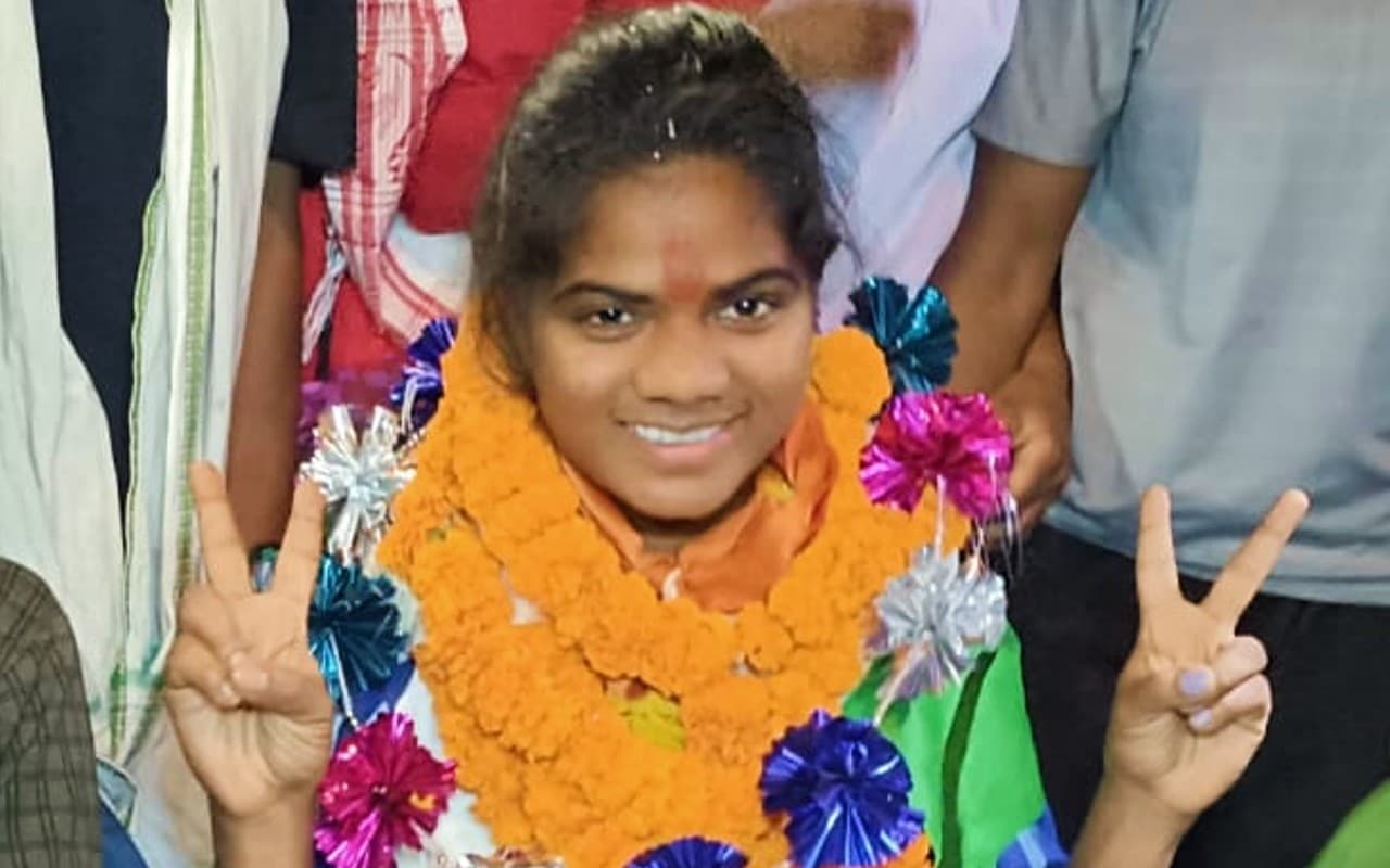 अष्टम का भव्य स्वागत, सोशल मीडिया बोला- समय की रेत पर छोड़ते चलो निशां, देखे तुम्हें जमीं देखे आसमां