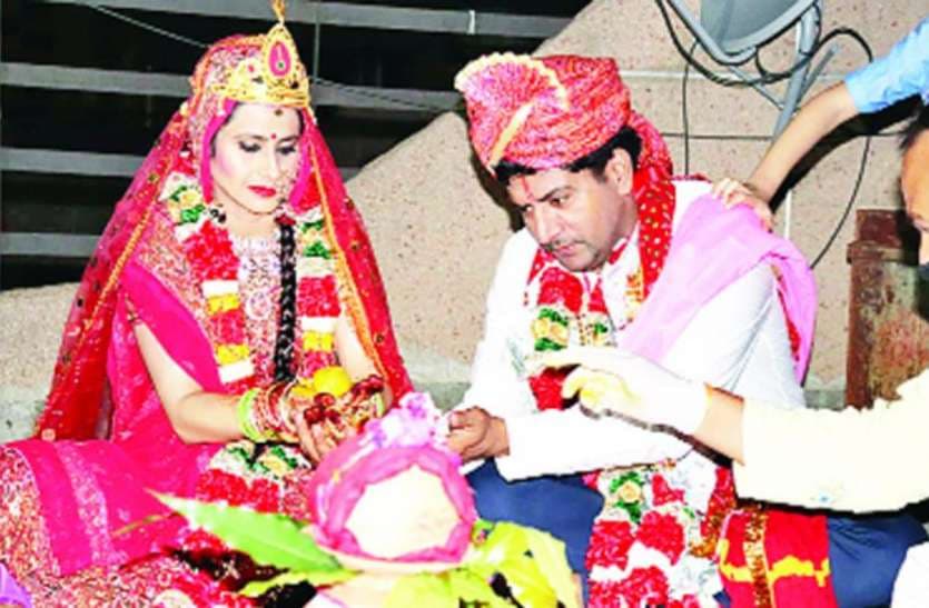 Lockdown में 'बिग बॉस 2' विनर आशुतोष कौशिक ने घर की छत पर रचाई शादी, चार लोग हुए शामिल