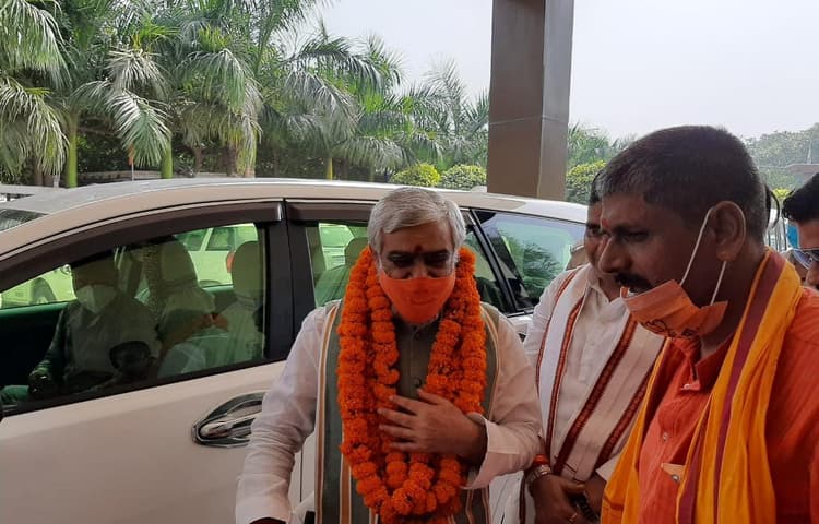 बिहार चुनाव 2020: चौबे ने सुरजेवाला को बताया अज्ञानी, तेजस्वी को अनपढ़, कोरोना वैक्सीन पर दिया बड़ा बयान