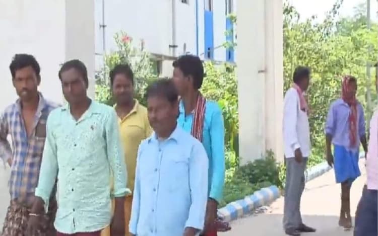 बीरभूम: पेड़ से झूलता मिला बारहवीं कक्षा का छात्र, हत्या या आत्महत्या? जांच में जुटी पुलिस