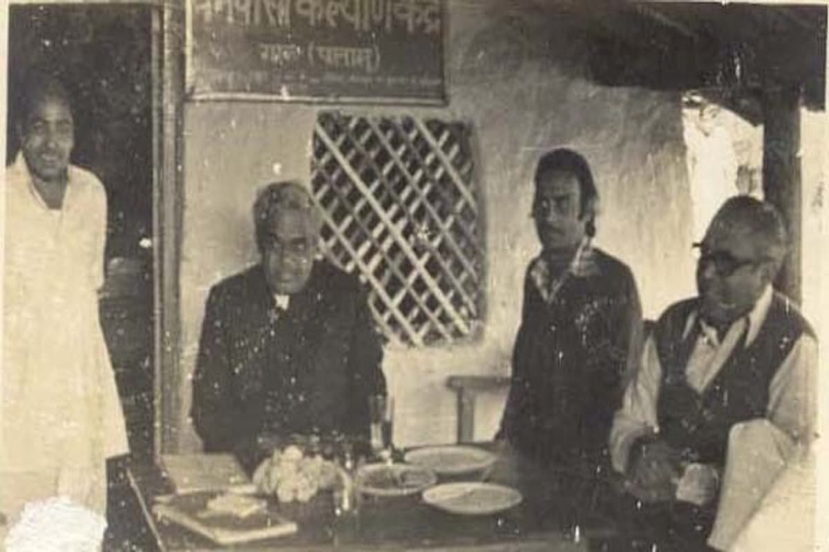 Atal Bihari Vajpayee : पूर्व पीएम अटल बिहारी वाजपेयी ने जब चाव से खाया था रोटी-दाल व बांस करील का अचार