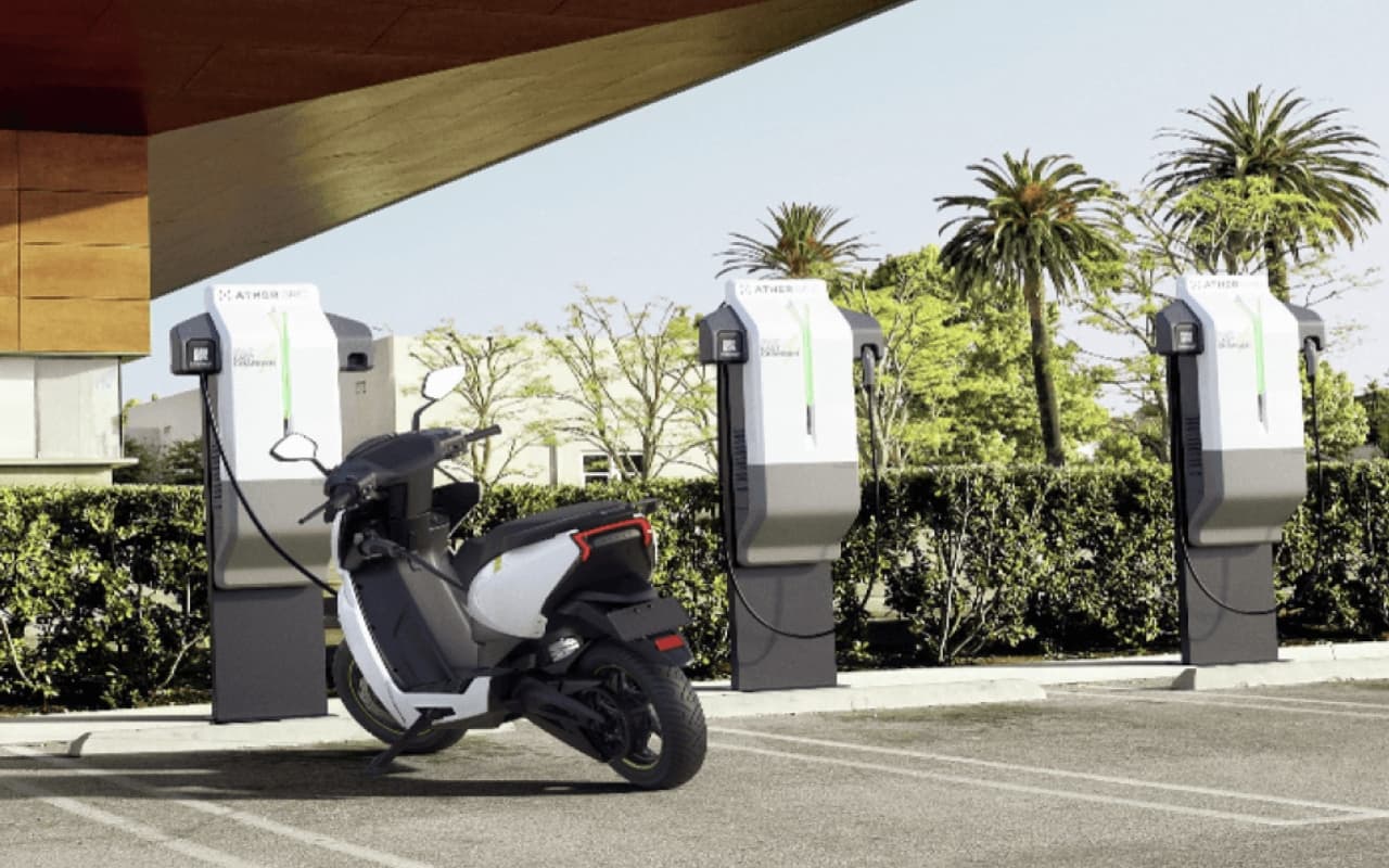 Ather Energy इस साल लगाएगी 2500 चार्जिंग स्टेशन, मिनटों में चार्ज होंगे EV Ather Energy इस साल लगाएगी 2500 चार्जिंग स्टेशन, मिनटों में चार्ज होंगे EV