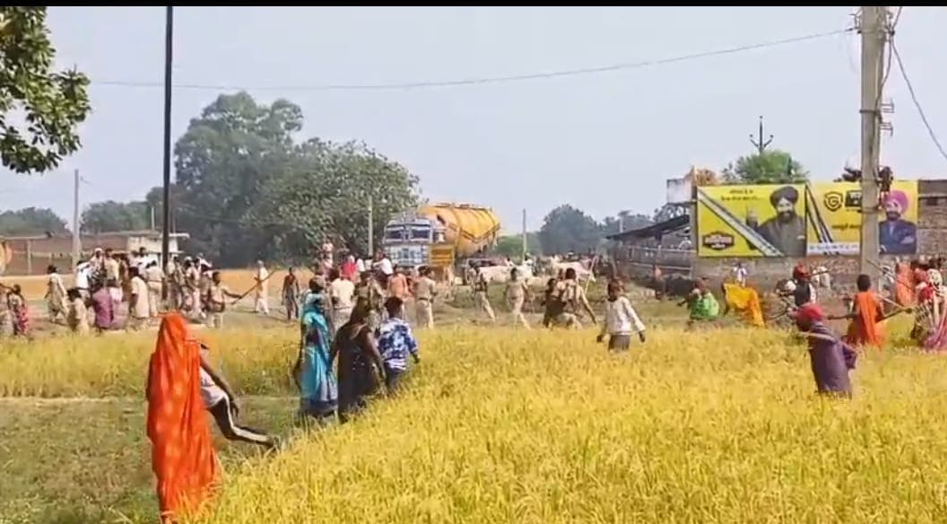 गढ़वा : कोर्ट के आदेश पर भूमि का कब्जा दिलाने गए मजिस्ट्रेट व फोर्स पर हमला, पुलिस ने की हवाई फायरिंग