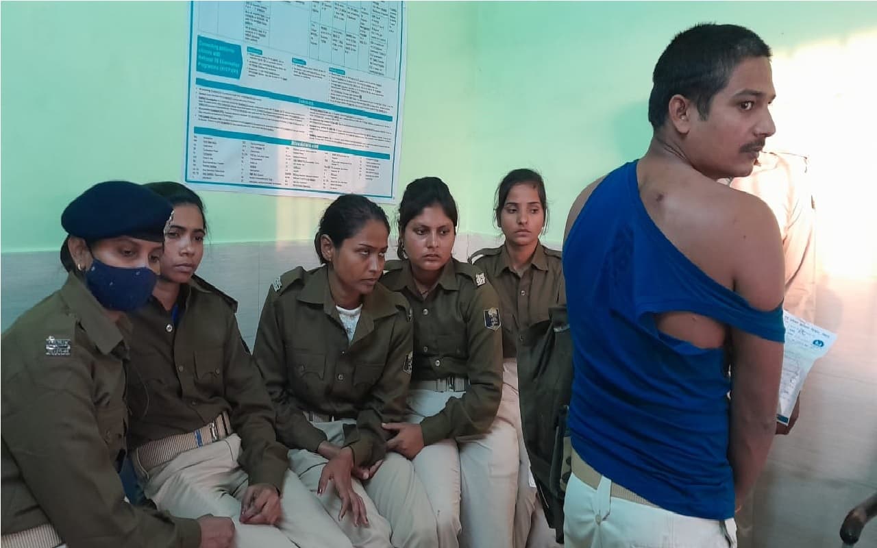 औरंगाबाद में पुलिस पर हमला, जमादार सहित दर्जन भर पुलिसकर्मी जख्मी, कई ग्रामीण भी घायल औरंगाबाद में पुलिस पर हमला, जमादार सहित दर्जन भर पुलिसकर्मी जख्मी, कई ग्रामीण भी घायल