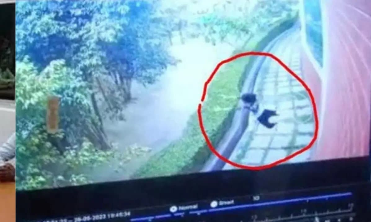 अयोध्या: छात्रा की मौत के मामले में स्कूल प्रबंधक और छात्र गिरफ्तार, एसआईटी की जांच में हुआ ये खुलासा...