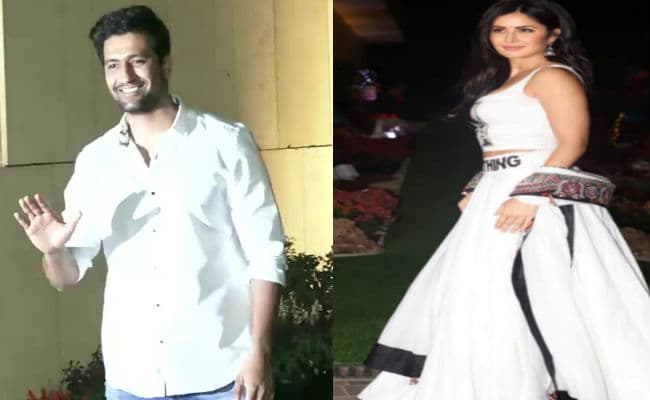 ईशा अंबानी की होली पार्टी में कैटरीना के बाल सुलझाते नजर आये विक्की कौशल, देखें VIDEO