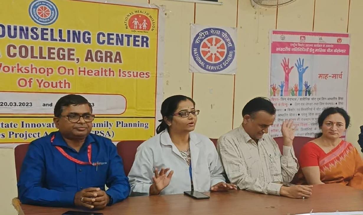आगरा कॉलेज में दो दिवसीय स्वास्थ्य शिविर का आयोजन, छात्र-छात्राओं की हुई हेल्थ काउंसलिंग