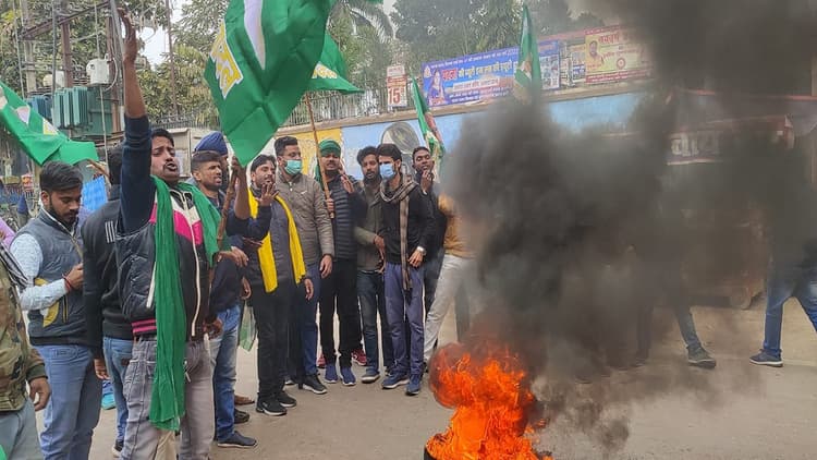 Bihar Bandh: खान सर की अपील पर पप्पू यादव का तंज, चिराग पासवान बोले- शांतिपूर्ण ढंग से आंदोलन चलाएं छात्र