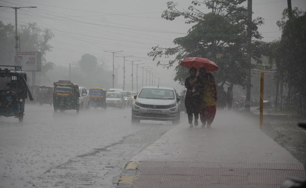 Bihar Weather: उत्तर बिहार में आंधी के साथ हुई बारिश, जानें अगले तीन दिन कैसा रहेगा मौसम