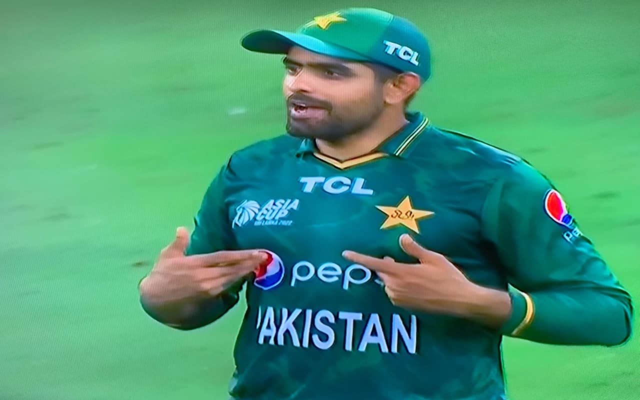 Asia Cup 2022: श्रीलंका के खिलाफ मुकाबले में बाबर आजम को अंपायर पर आया गुस्सा, बताया 'मैं हूं कप्तान'