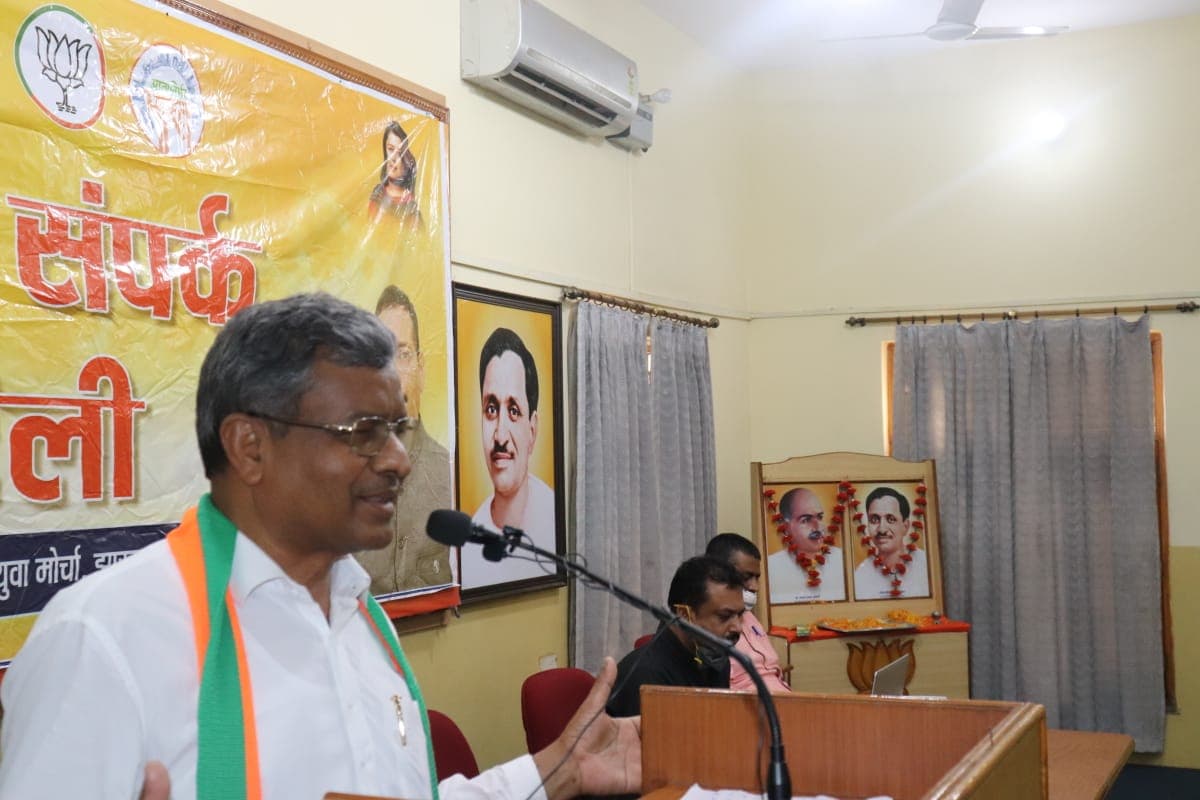 हेमंत सरकार के खिलाफ बाबूलाल व दीपक ने मोर्चा खोला, कहा-ठेका मैनेज कर रहे हैं मंत्री आलमगीर हेमंत सरकार के खिलाफ बाबूलाल व दीपक ने मोर्चा खोला, कहा-ठेका मैनेज कर रहे हैं मंत्री आलमगीर
