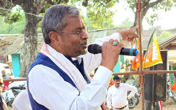 झारखंड : सांसद के खिलाफ एफआइआर पर बाबूलाल का ट्वीट