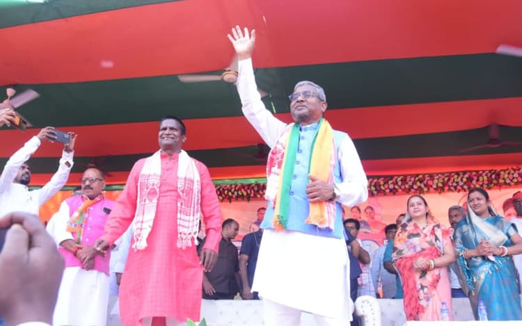 हेमंत सोरेन सरकार में खुलेआम हो रही कोयले की लूट, बाघमारा में गरजे बाबूलाल मरांडी