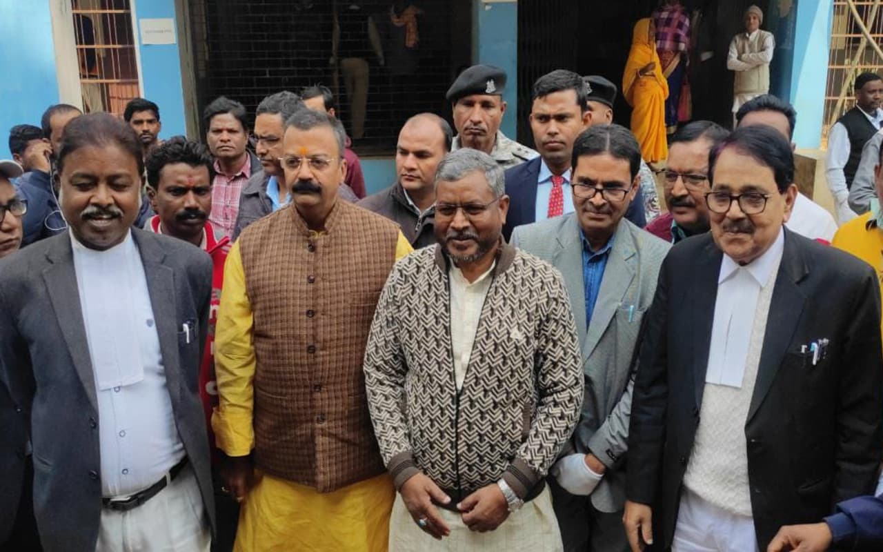 दुमका MP-MLA स्पेशल कोर्ट ने पूर्व CM बाबूलाल मरांडी समेत 7 आराेपियों को किया बरी, जानें क्या था आरोप