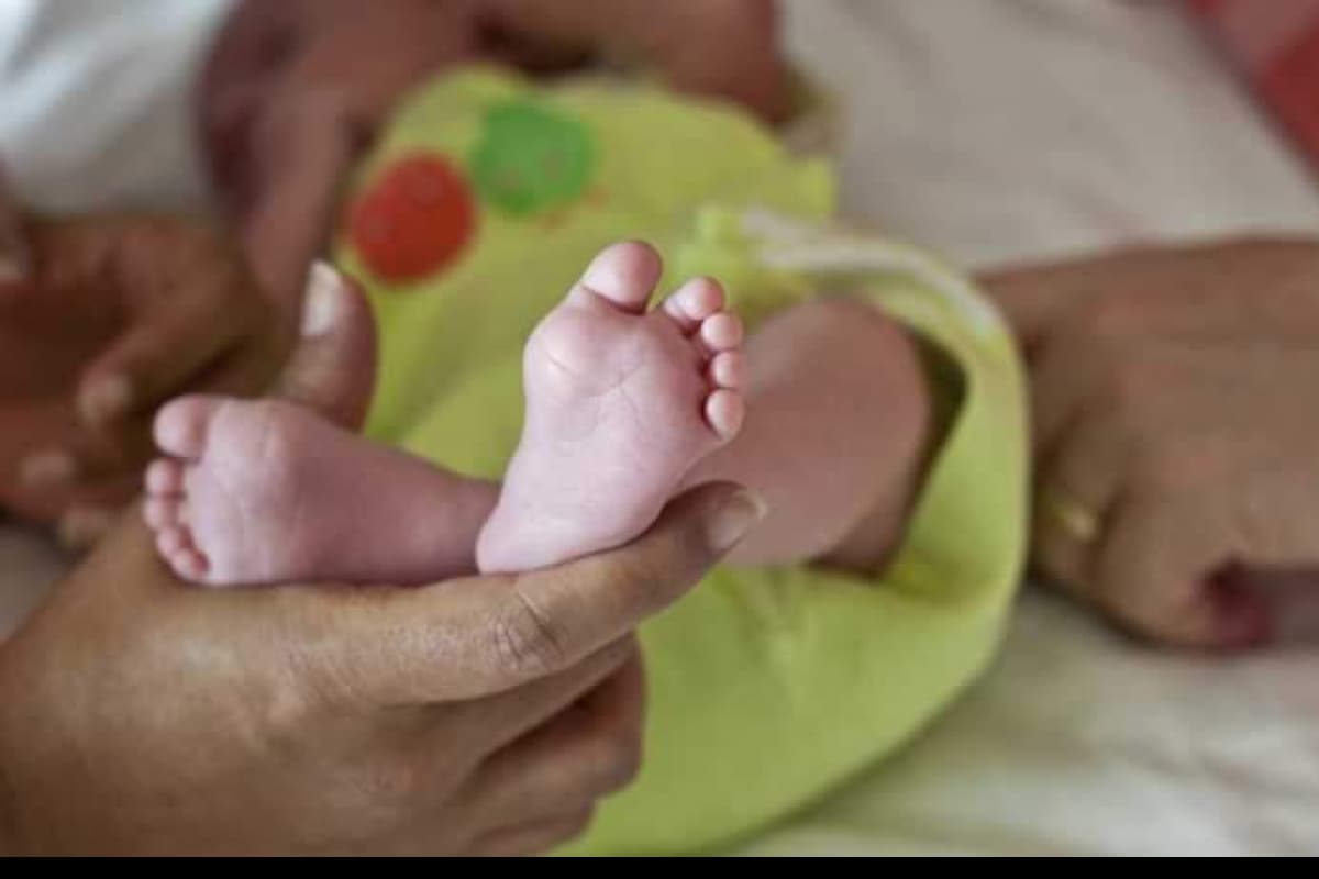 कोलकाता में 21 माह के बच्चे में कोरोना वायरस संक्रमण की पुष्टि कोलकाता में 21 माह के बच्चे में कोरोना वायरस संक्रमण की पुष्टि