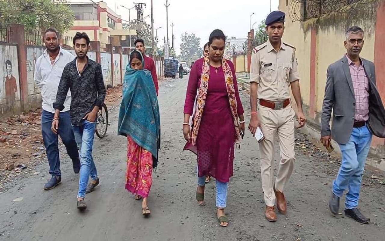 झारखंड में मां की ममता शर्मसार, कलेजे के टुकड़े का किया सौदा, 1 लाख रुपये बरामद, एसपी करेंगे जांच