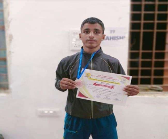 Bihar News: दिल्ली में पापा चलाते हैं रिक्शा, बेटा बना बिहार राज्य जूनियर कुश्ती चैंपियनशिप में रनरअप