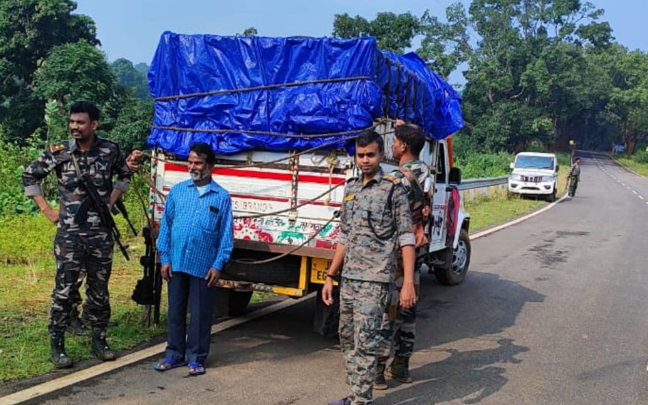 झारखंड : नशे के कारोबार के खिलाफ पुलिस ने की कार्रवाई, 6 क्विंटल डोडा जब्त