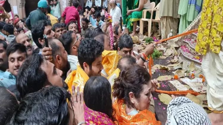 Gadar 2: अनिल शर्मा पहुंचे मथुरा, बेटे उत्कर्ष के साथ बांके बिहारी को झुलाया झूला, कामयाबी के लिए जताया आभार