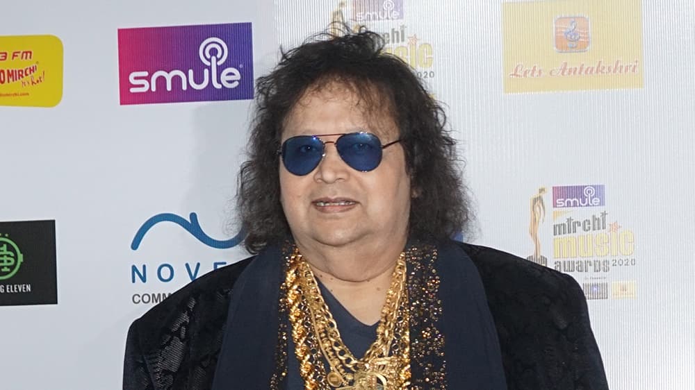 Bappi Lahiri Funeral: पंचतत्व में विलीन हुए बप्पी लाहिड़ी, नम आंखों से फैंस ने दी विदाई