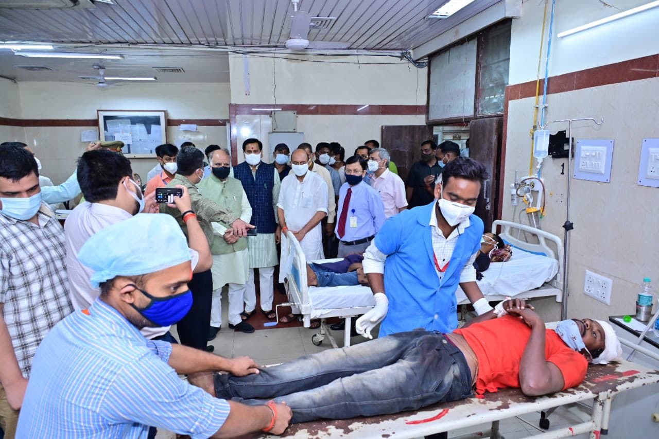 लुधियाना-पलवल से बिहार आ रही बस UP में ट्रक से टकराई, 18 मजदूरों की मौत, देखें मृतकों और घायलों की सूची