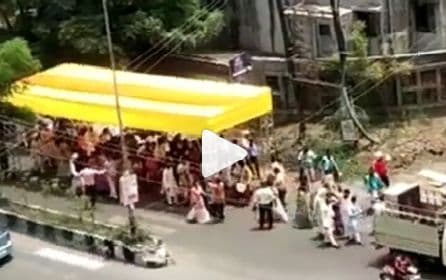 VIDEO: बारातियों को डांस करते हुए धूप न लगे, इसके लिए लड़के वालों का यह देसी जुगाड़ देख आप कहेंगे- वाह!