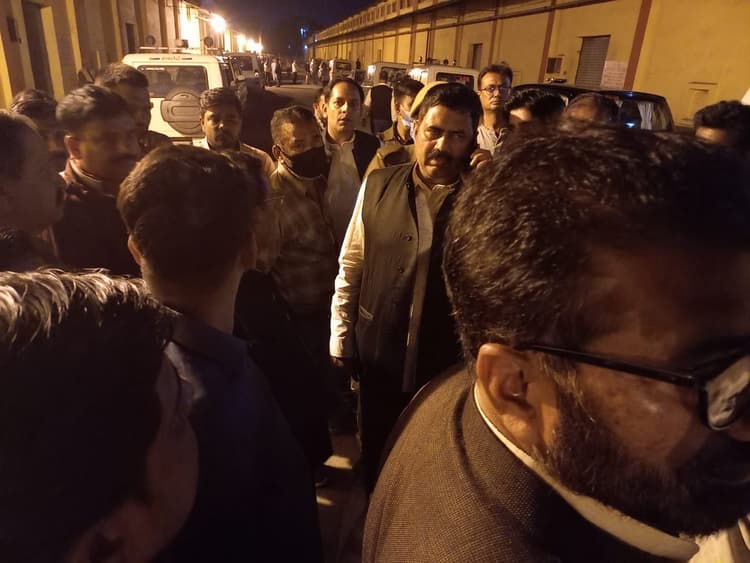 UP Election Result 2022: बरेली में मतगणना से पहले EVM में धांधली का आरोप, DM ने जांच का दिया आश्वासन