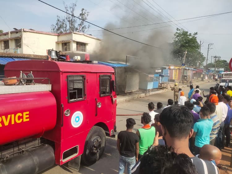 हजारीबाग के बरही में शिव शक्ति मार्केट में लगी आग, तत्परता से टला बड़ा हादसा