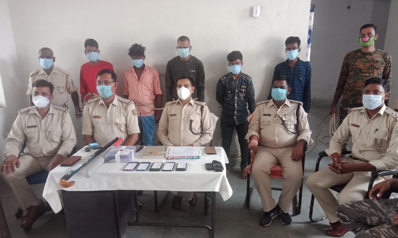 डकैती की योजना बनाते चतरा व चौपारण के पांच अपराधी हथियार के साथ गोरहर में गिरफ्तार