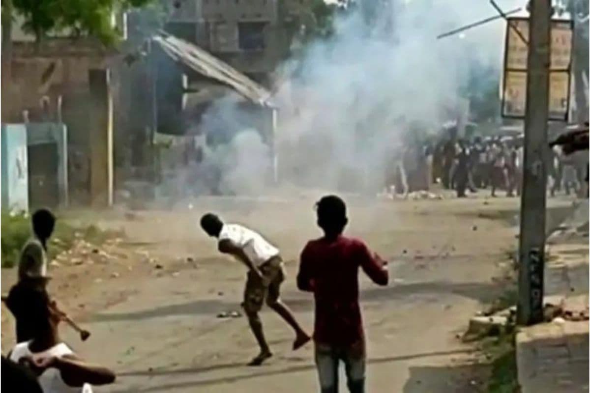 पंचायत चुनाव : तृणमूल और आईएसएफ कार्यकर्ता के बीच झड़प, चली गोलियां