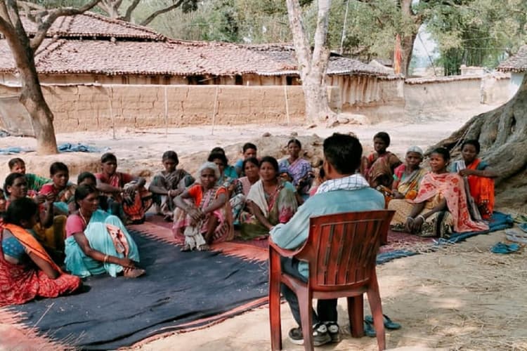 Jharkhand Village Story: झारखंड का एक गांव है बटकुरी, जहां नक्सली कभी नहीं दे सके दस्तक